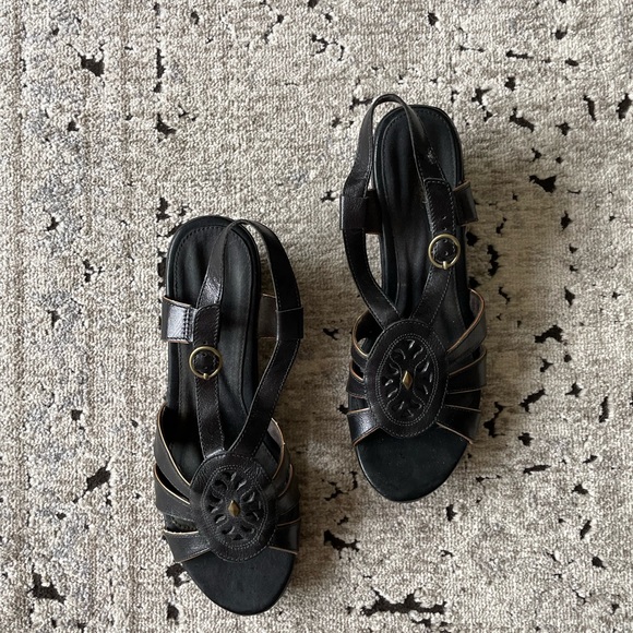 Women’s Clark’s Sandals - Picture 2 of 4